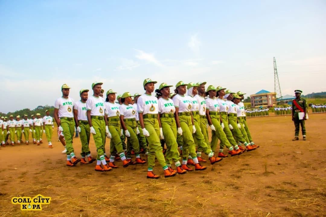 CHAIRMAN SALARIES AND WAGES COMMISSION DECRIES REJECTION OF CORPS MEMBERS